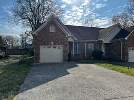 828 N Maple St in Murfreesboro, TN - Building Photo