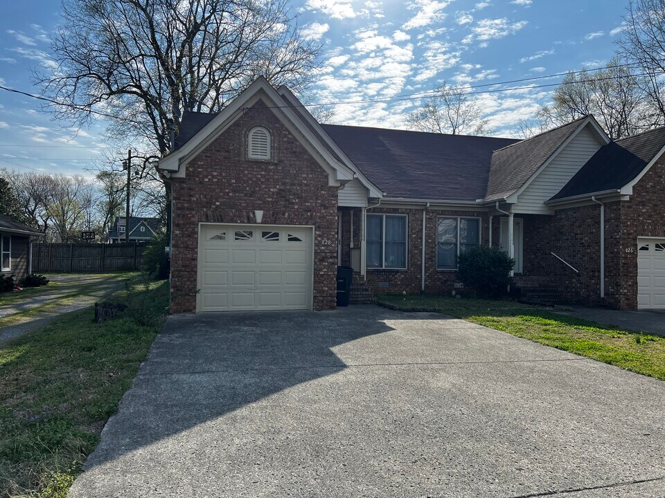 828 N Maple St in Murfreesboro, TN - Building Photo