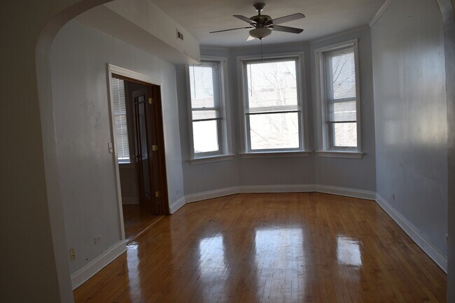 3311 W Evergreen Ave-Unit -2 in Chicago, IL - Building Photo - Building Photo