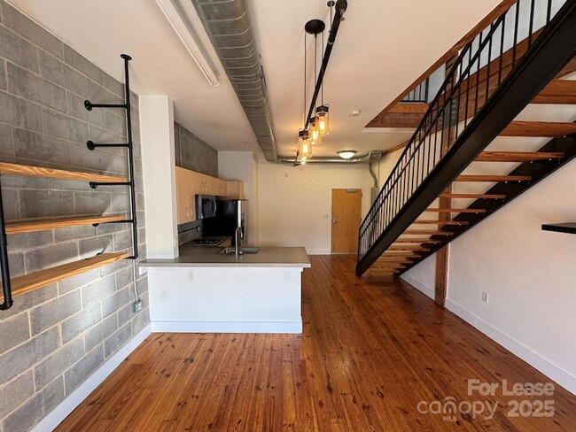 3205 N Davidson St, Unit 205 in Charlotte, NC - Building Photo - Building Photo