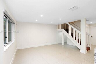 11549 NW 51st Ln in Doral, FL - Building Photo - Building Photo