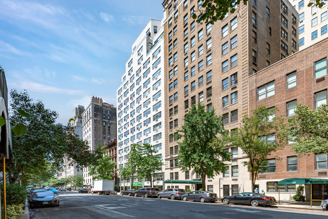 45 E 72nd St in New York, NY - Building Photo