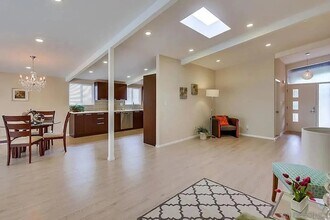 5410 Baja Dr in San Diego, CA - Building Photo - Building Photo