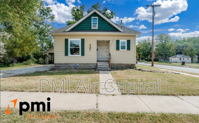 520 Old Main St in Newton, KS - Building Photo