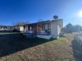 Room in Duplex on W Monroe St in Salisbury, NC - Building Photo