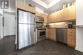 127-1127 Queen St E in Toronto, ON - Building Photo - Building Photo