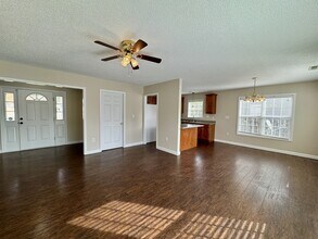 301 W Willowood Ln in Jacksonville, NC - Building Photo - Building Photo