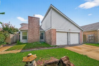 2818 Crest Park Dr in Houston, TX - Building Photo - Building Photo