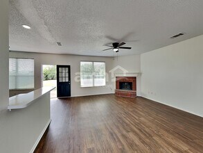 1801 Wolf Creek Dr in Arlington, TX - Building Photo - Building Photo