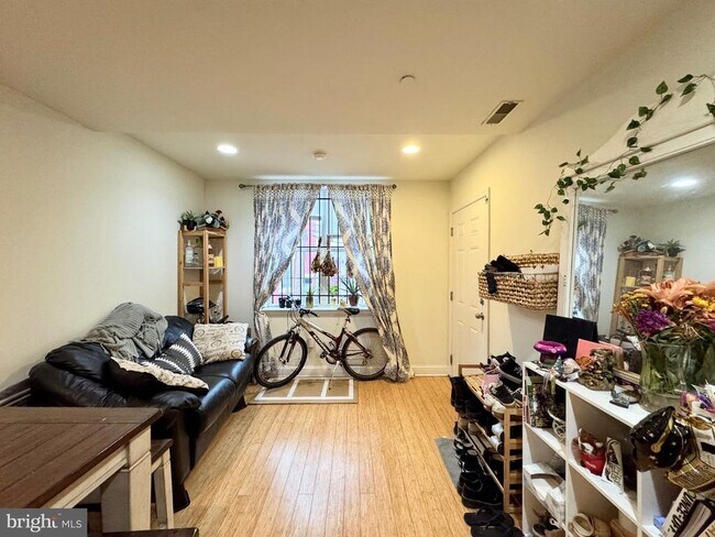 1131 W Nevada St in Philadelphia, PA - Building Photo - Building Photo