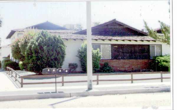 1155 W Oakland Ave in Hemet, CA - Building Photo