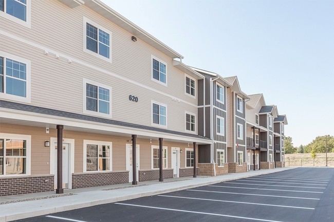 The Quarters at Mankato - Student Living in Mankato, MN - Foto de edificio - Building Photo