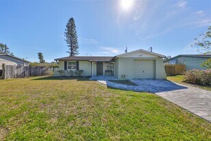 6025 Florida Cir S in Apollo Beach, FL - Building Photo