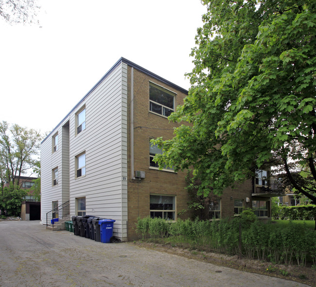 21 Meadowbrook Rd in Toronto, ON - Building Photo - Building Photo