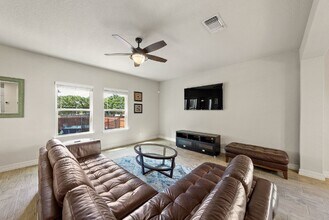 10410 Pecan Crest in San Antonio, TX - Building Photo - Building Photo