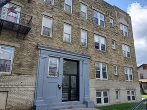 230 Washington St in Orange, NJ - Foto de edificio - Building Photo