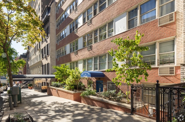 property at 150 E 37th St