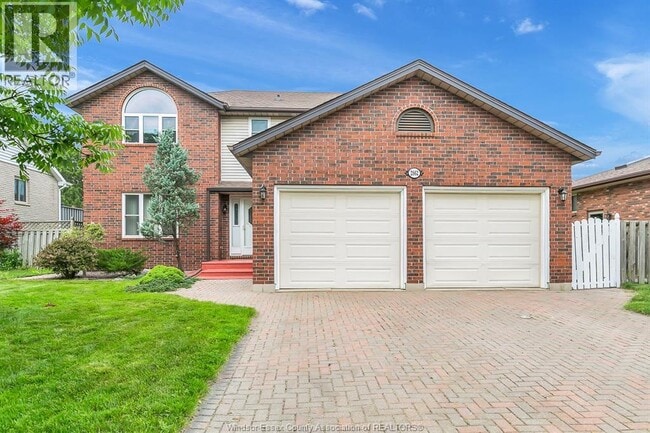 property at 2862 Mangin Cres