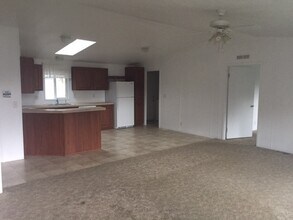 97566 Kadora Dr in North Bend, OR - Building Photo - Building Photo