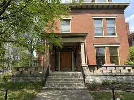 2101 Cherokee Pkwy in Louisville, KY - Building Photo