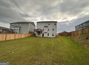 Room in House on Benjamin Dr in Flowery Branch, GA - Foto de edificio - Building Photo