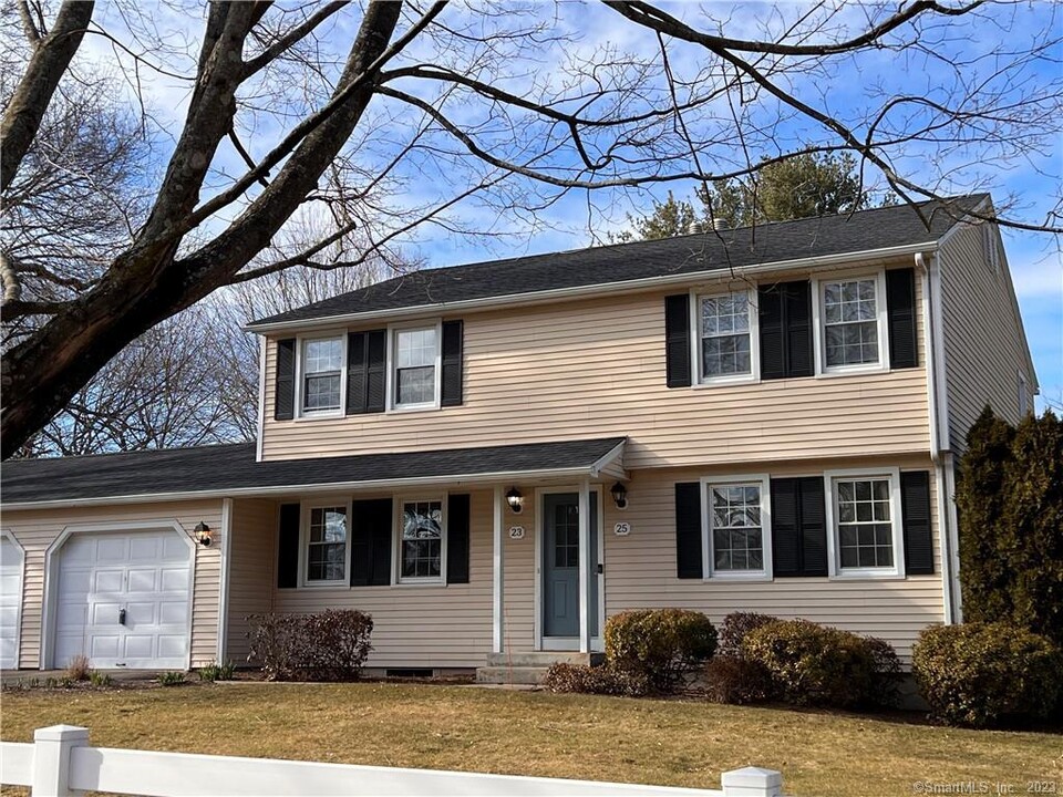 23 Addison Pond Rd in Glastonbury, CT - Building Photo