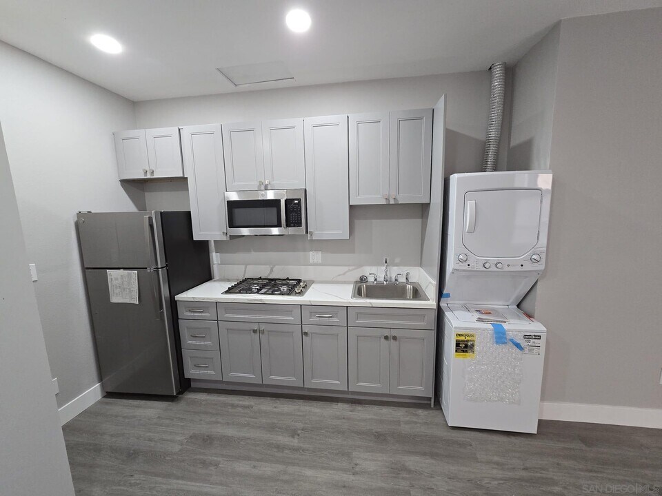 1631 Hikers Trail Dr in Chula Vista, CA - Building Photo