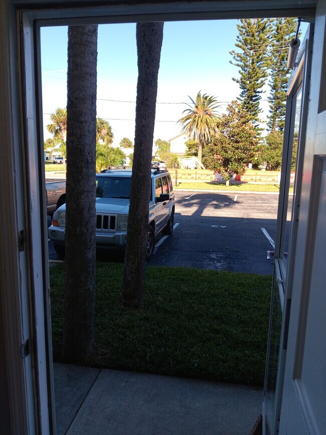 2200 S Palmetto Ave, Unit #A3 and #D4 in South Daytona, FL - Foto de edificio - Building Photo
