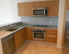1050 Brickell Ave, Unit 2106 in Miami, FL - Building Photo - Building Photo