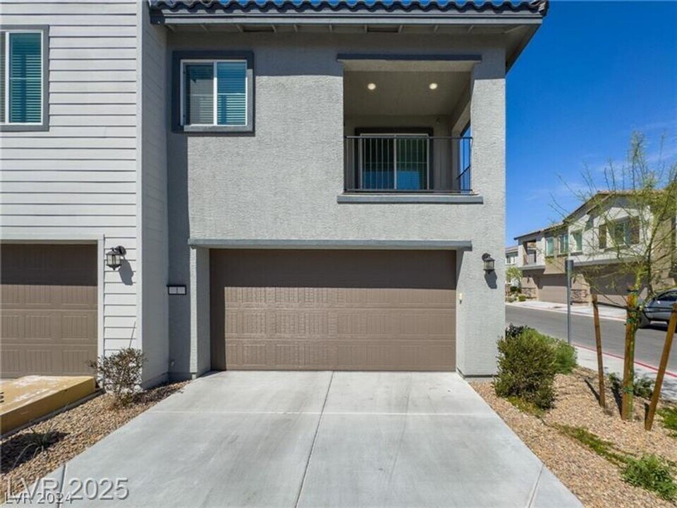 7322 N Decatur Blvd in North Las Vegas, NV - Building Photo
