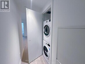 8-4008 Wellesley St W in Toronto, ON - Building Photo - Building Photo