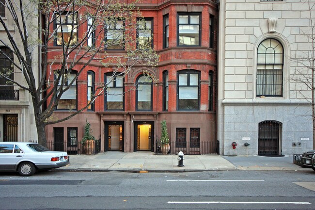 709 Park Ave in New York, NY - Building Photo - Building Photo