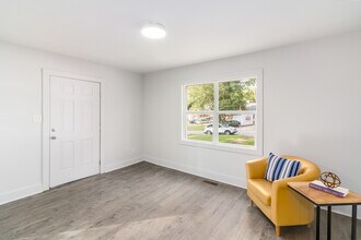 204 Colleton Rd, Unit 204 in Raleigh, NC - Foto de edificio - Building Photo
