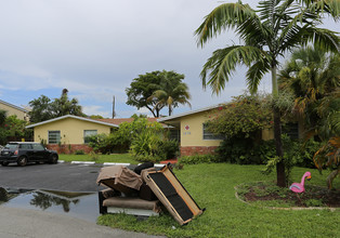 1475 Holly Heights Dr in Fort Lauderdale, FL - Building Photo - Building Photo