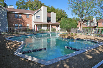 Pioneer Valley in Irving, TX - Foto de edificio - Building Photo