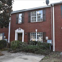 5798 Strathmoor Manor Cir in Lithonia, GA - Building Photo