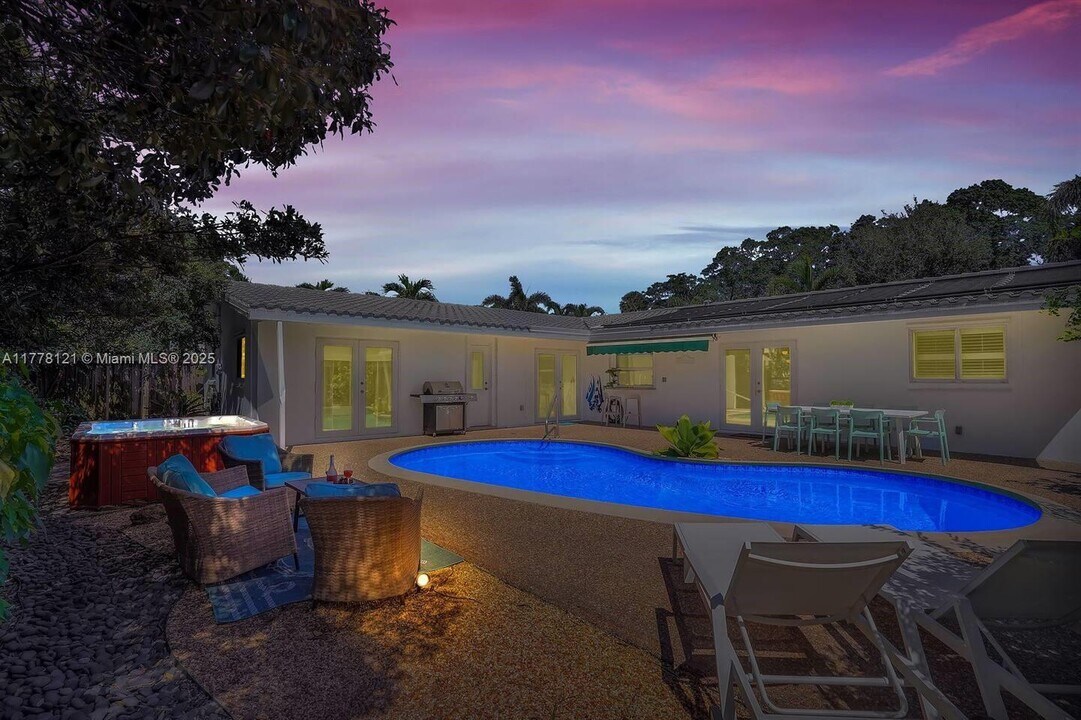 6421 NE 22nd Ave in Fort Lauderdale, FL - Building Photo