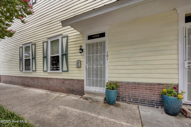 property at 101 N 8th St