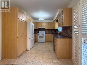 2785 Huntingdon Trail in Oakville, ON - Building Photo - Building Photo