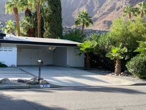 835 N Rose Ave in Palm Springs, CA - Foto de edificio - Building Photo