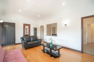 358 Orange Ave in Long Beach, CA - Building Photo - Building Photo