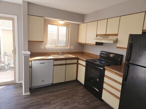 8069 Lexington Park Dr in Colorado Springs, CO - Building Photo - Building Photo