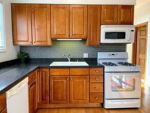 5825 N Rogers Ave in Chicago, IL - Building Photo - Building Photo