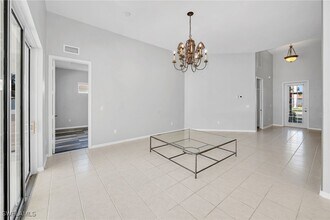 1042 Jardin Dr in Naples, FL - Building Photo - Building Photo