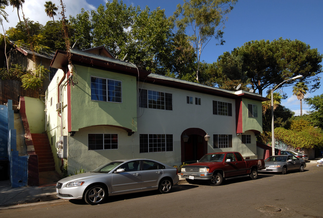 3404 Larissa Dr in Los Angeles, CA - Building Photo