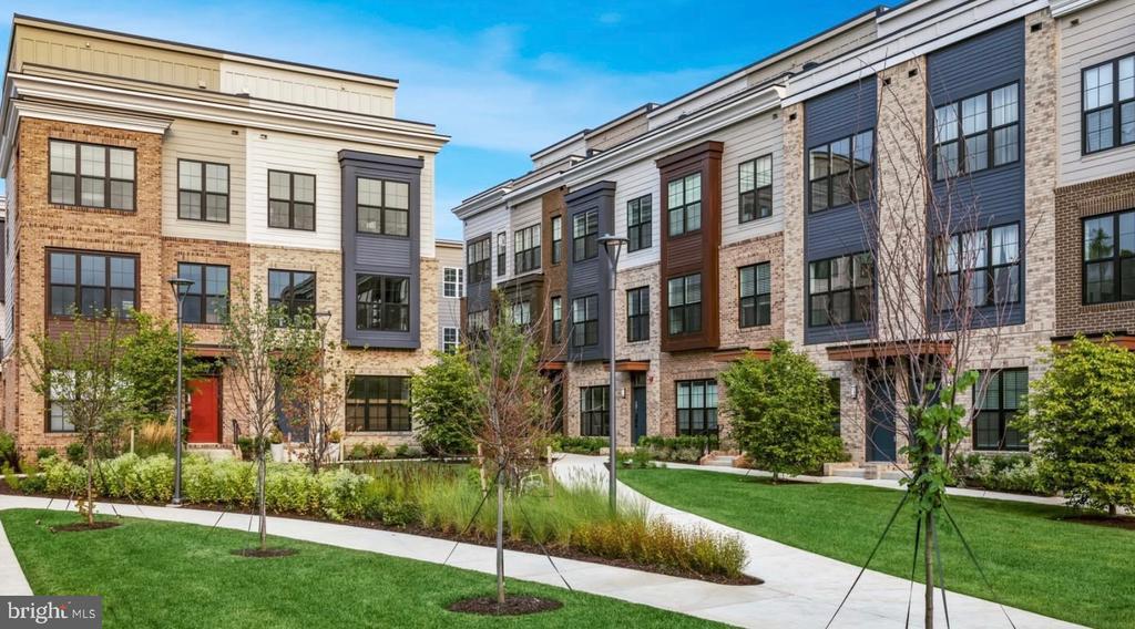7301 Blade Dr in Falls Church, VA - Building Photo