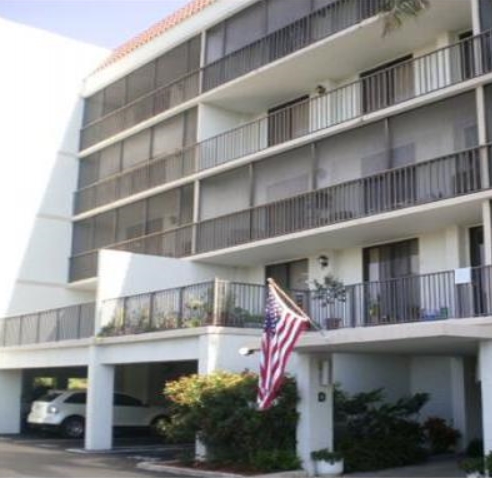 Emerald Point Condominium in Punta Gorda, FL - Foto de edificio