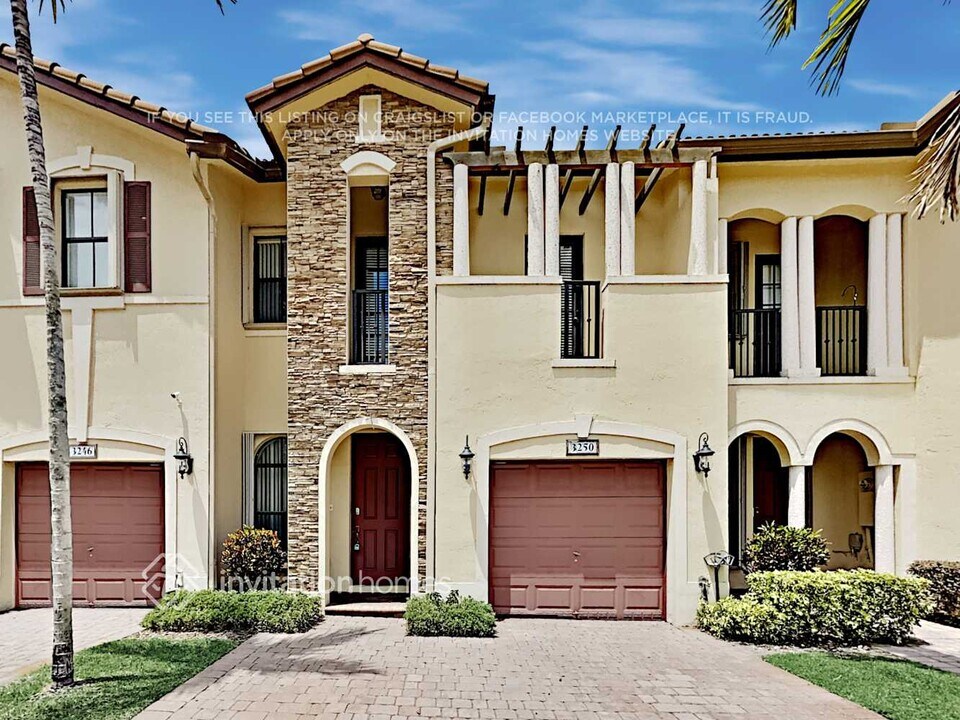 3250 NW 103rd Path in Doral, FL - Building Photo