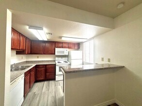 5220 Indian River Dr in Las Vegas, NV - Building Photo - Building Photo