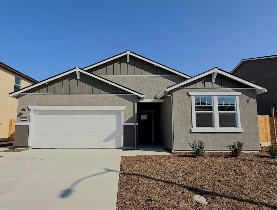4683 Athena Dr in Merced, CA - Foto de edificio